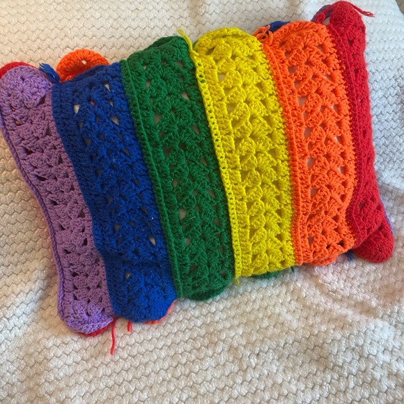 Vintage handmade crochet pride rainbow pillow case with pillow retro homemade - Picture 6 of 7